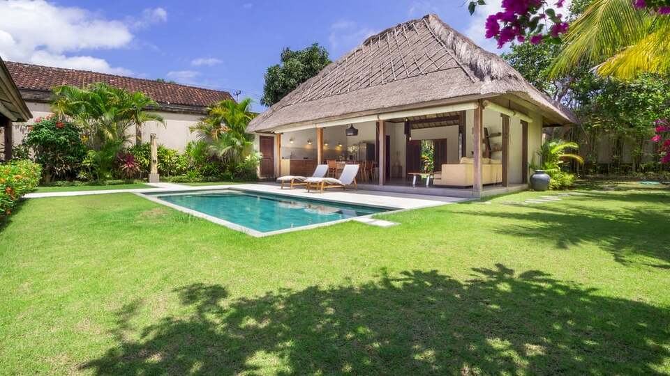 5 Star Akilea Estate – Tropical Grandeur Retreat
