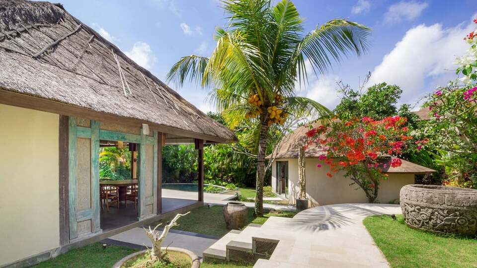 5 Star Akilea Estate – Tropical Grandeur Retreat