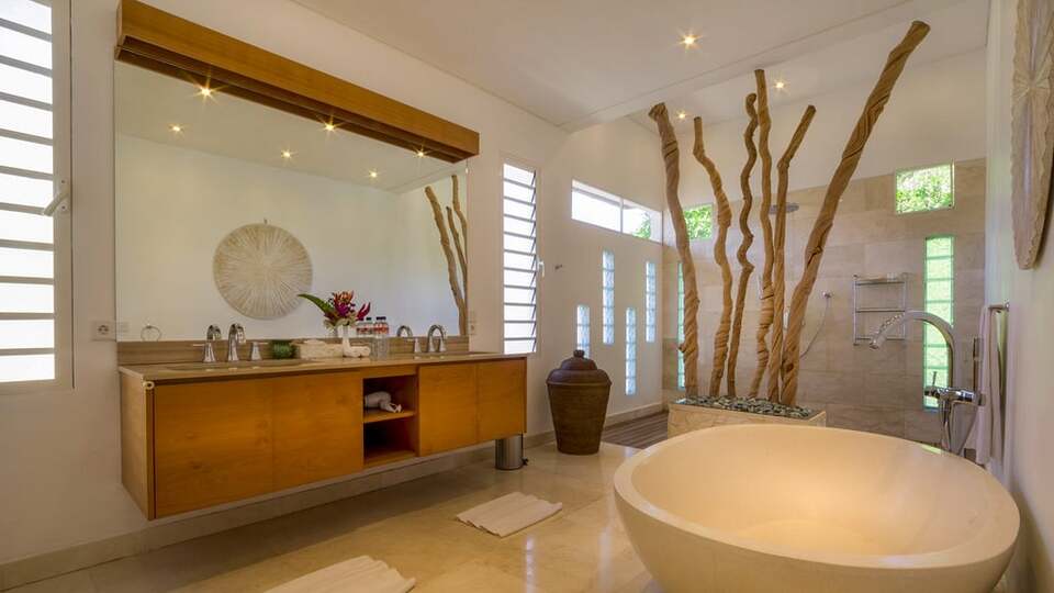 5 Star Akilea Estate – Tropical Grandeur Retreat