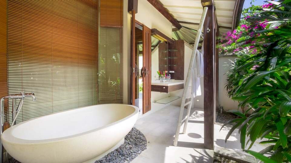 5 Star Akilea Estate – Tropical Grandeur Retreat