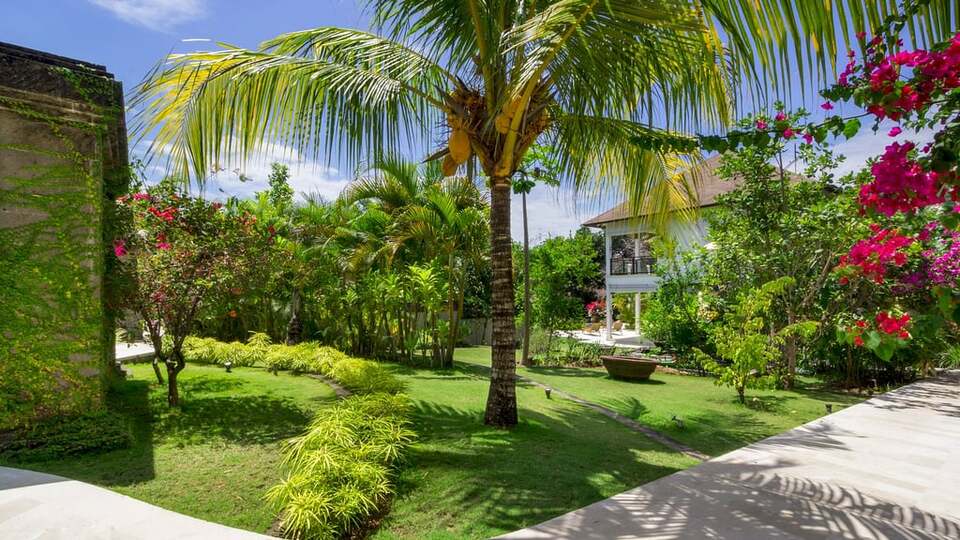 5 Star Akilea Estate – Tropical Grandeur Retreat