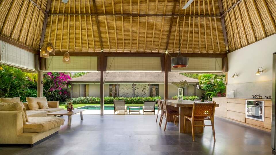 5 Star Akilea Estate – Tropical Grandeur Retreat