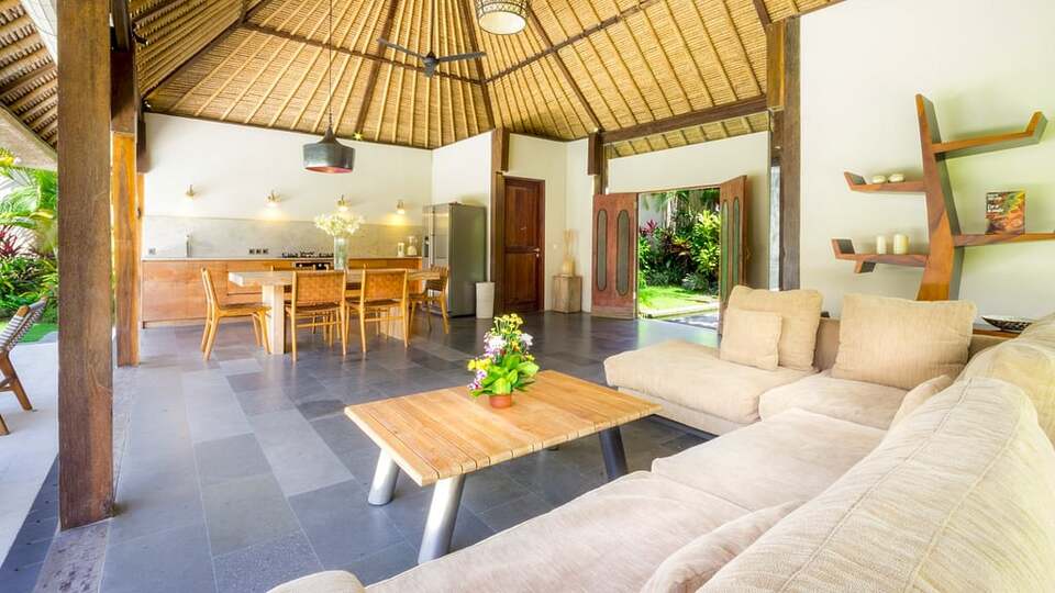 5 Star Akilea Estate – Tropical Grandeur Retreat
