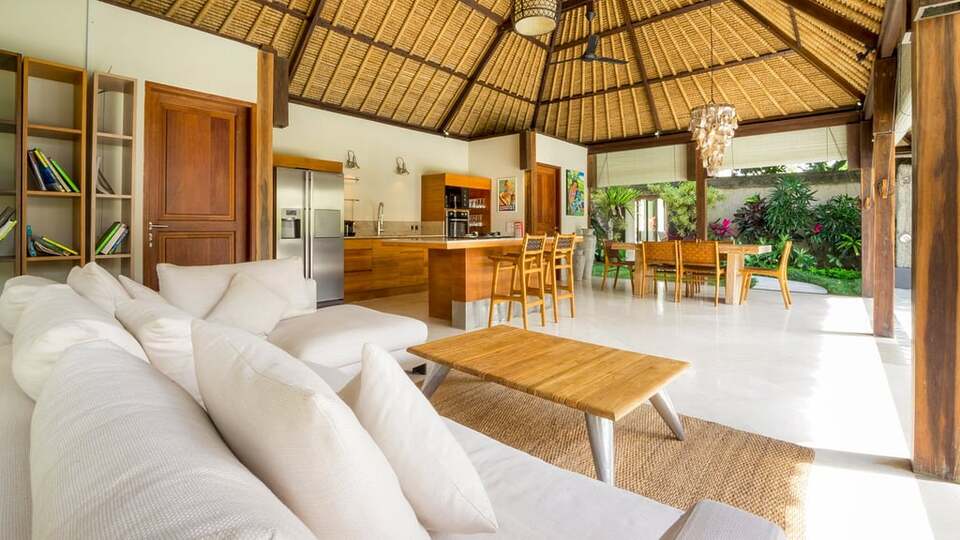 5 Star Akilea Estate – Tropical Grandeur Retreat