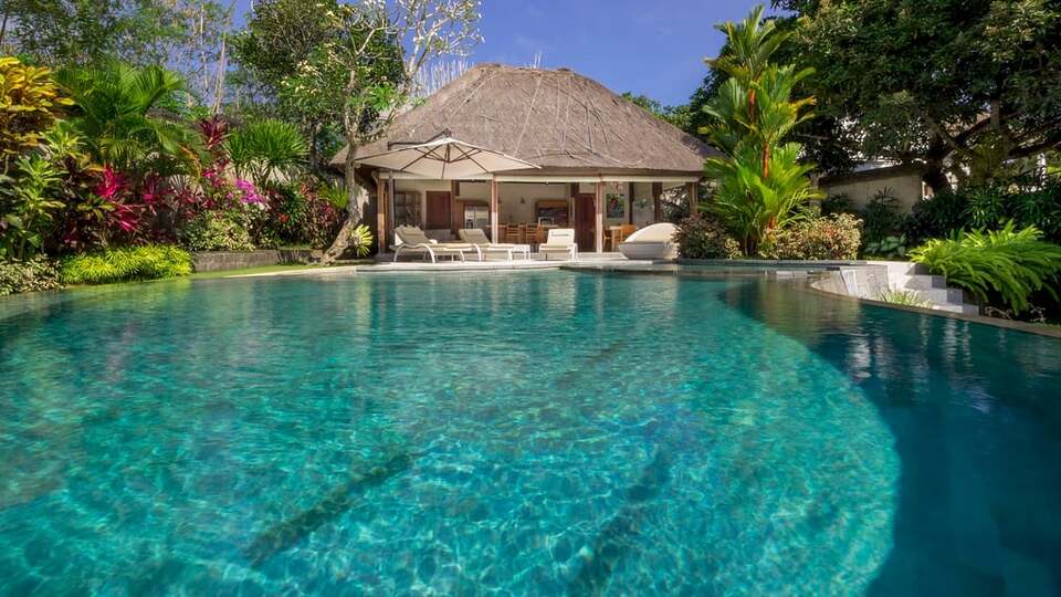 5 Star Akilea Estate – Tropical Grandeur Retreat