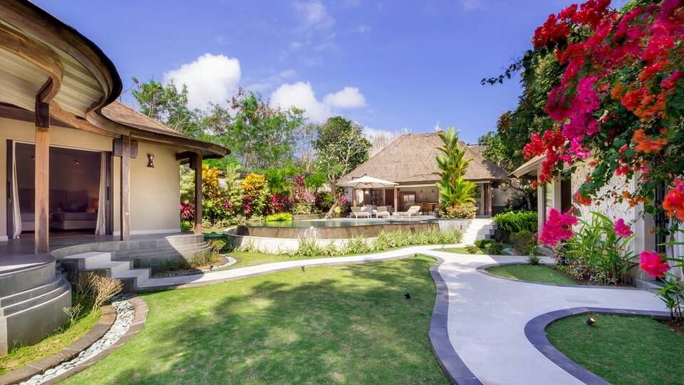 5 Star Akilea Estate – Tropical Grandeur Retreat