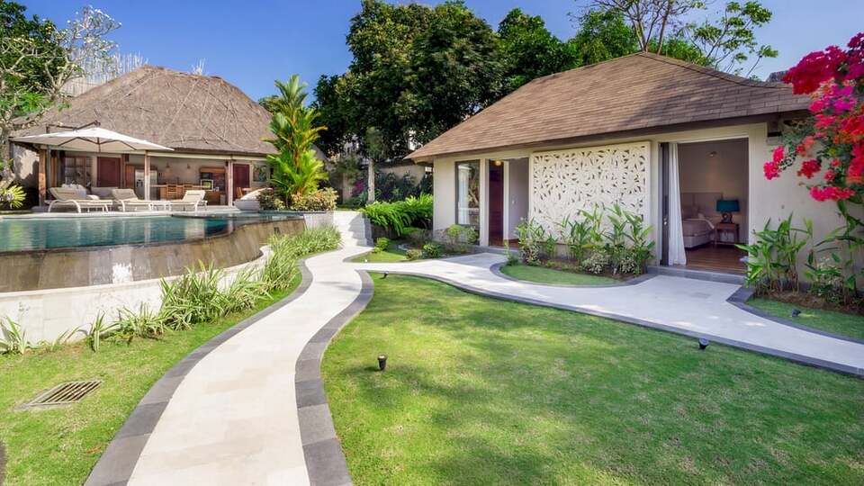 5 Star Akilea Estate – Tropical Grandeur Retreat