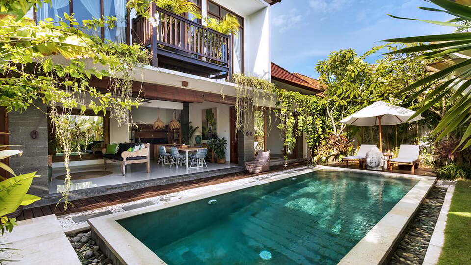 5 Star Minggu Villas – Tropical Group Escape