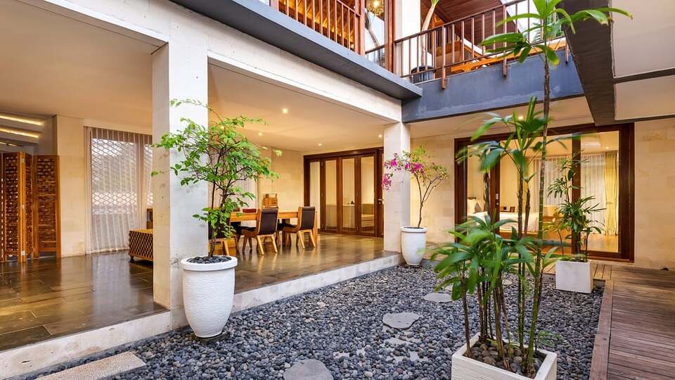 5 Star The Chand’s Three – Oceanfront Balinese Escape