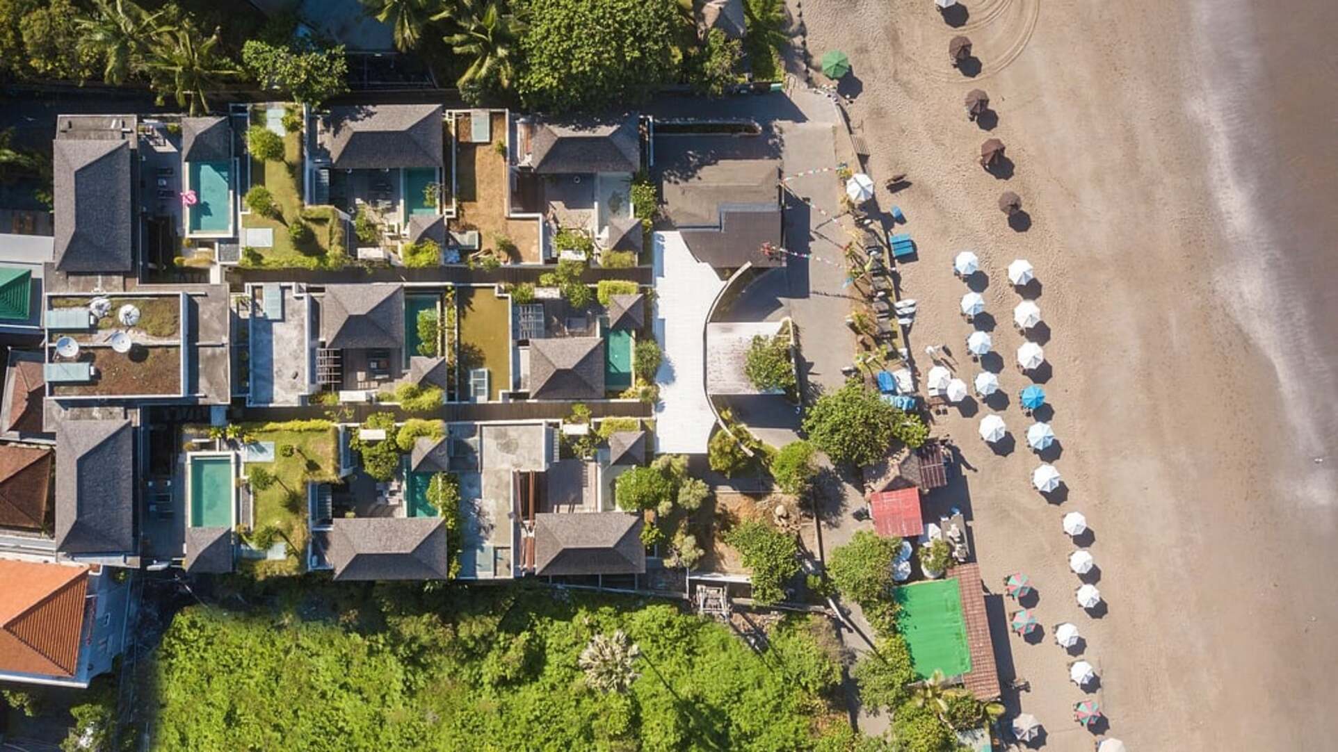 5 Star The Chand’s One – Sunset Beachfront Retreat