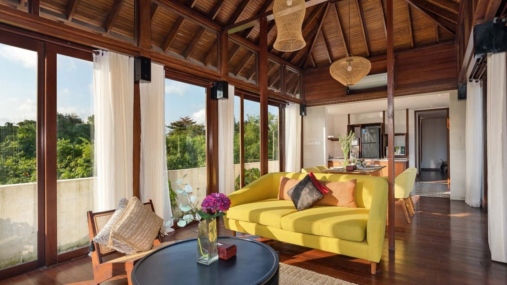 5 Star The Chand’s Two – Tropical Beachfront Haven