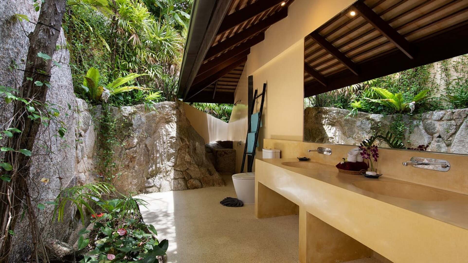 5 Star Sunset Rock Villa – Hillside Sunset Haven