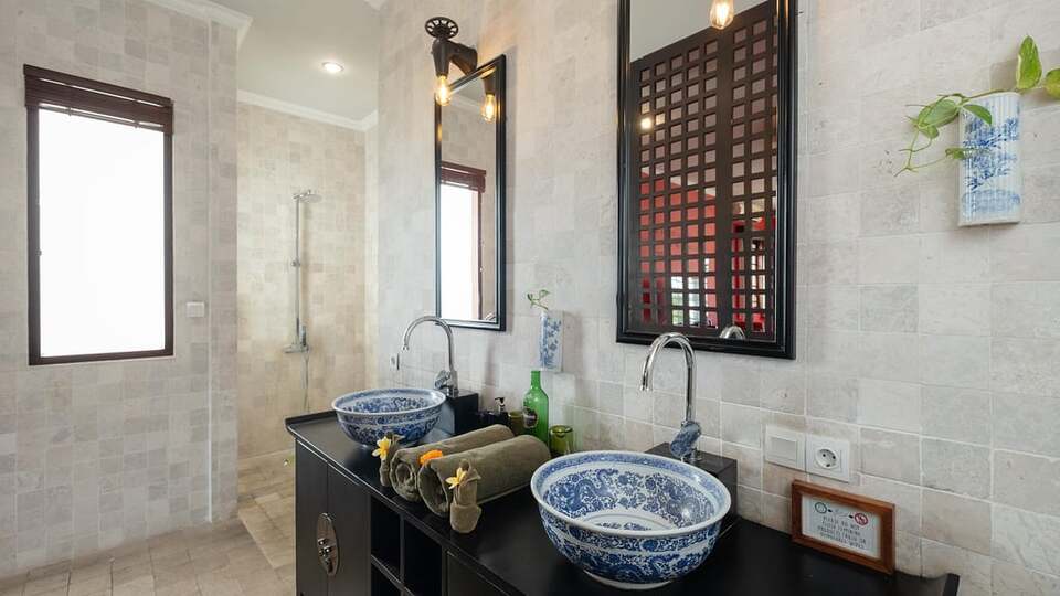 5 Star NicoNico Mansion – Eclectic Seminyak Mansion