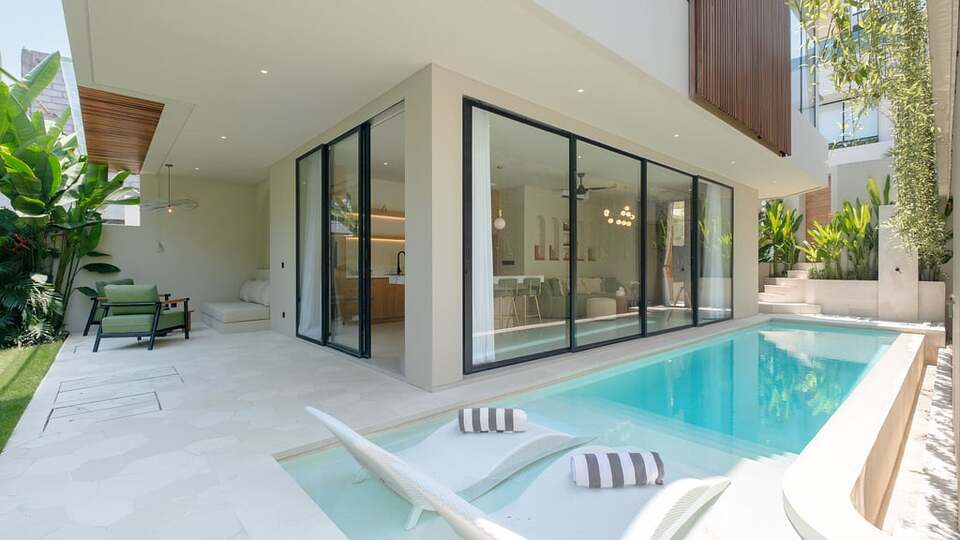 5 Star Loona Palm Seseh 1 - Contemporary Coastal Retreat