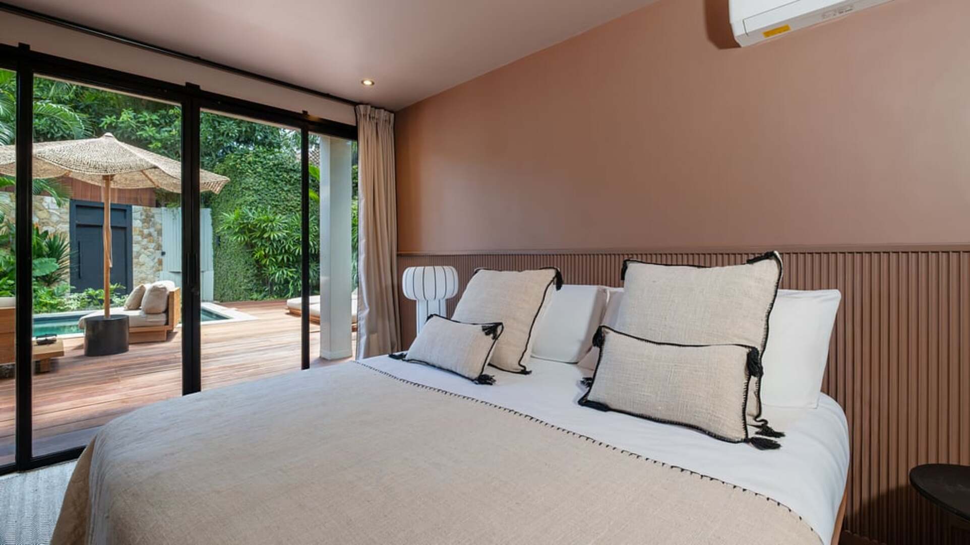 5 Star Villa Dreamora - Contemporary Kerobokan Escape