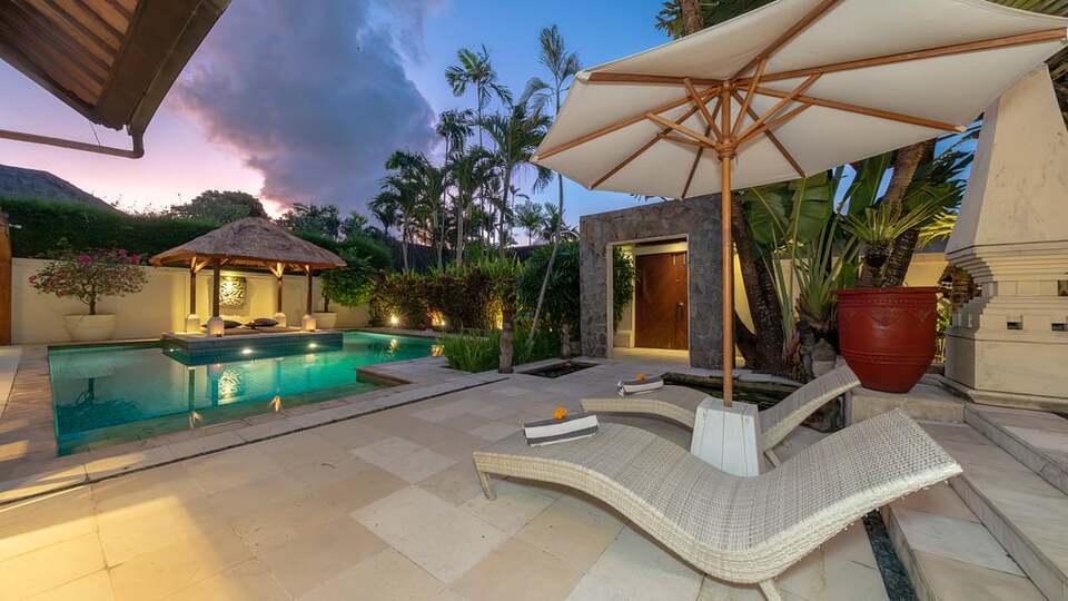 5 Star Villa V Seminyak - Balinese Tropical Charm
