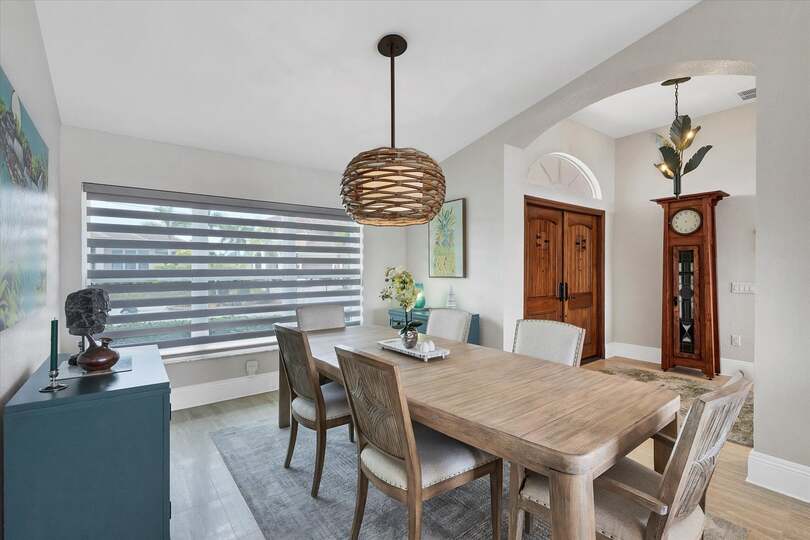 Dining are. Dining table seats 6