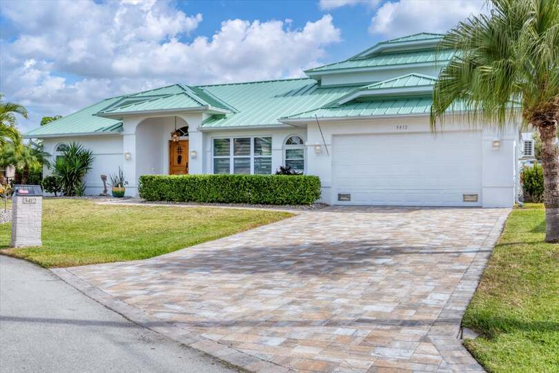 Beautiful, spacious, waterfront home with private pool in Punta Gorda