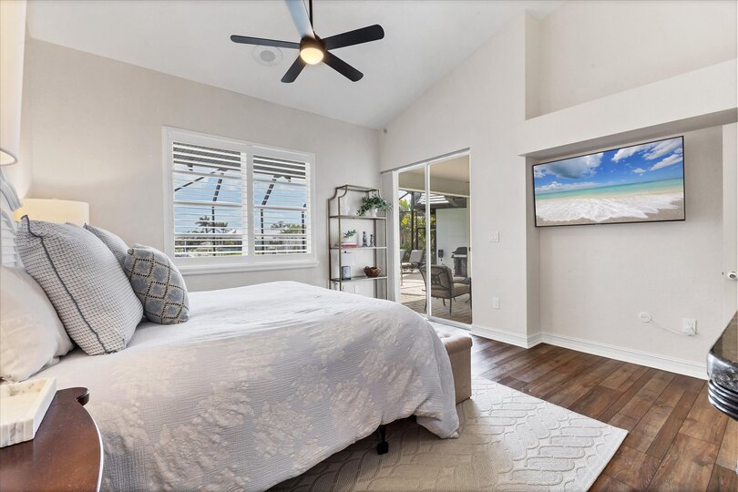 Primary King Bedroom with 55" Smart TV & Ensuite