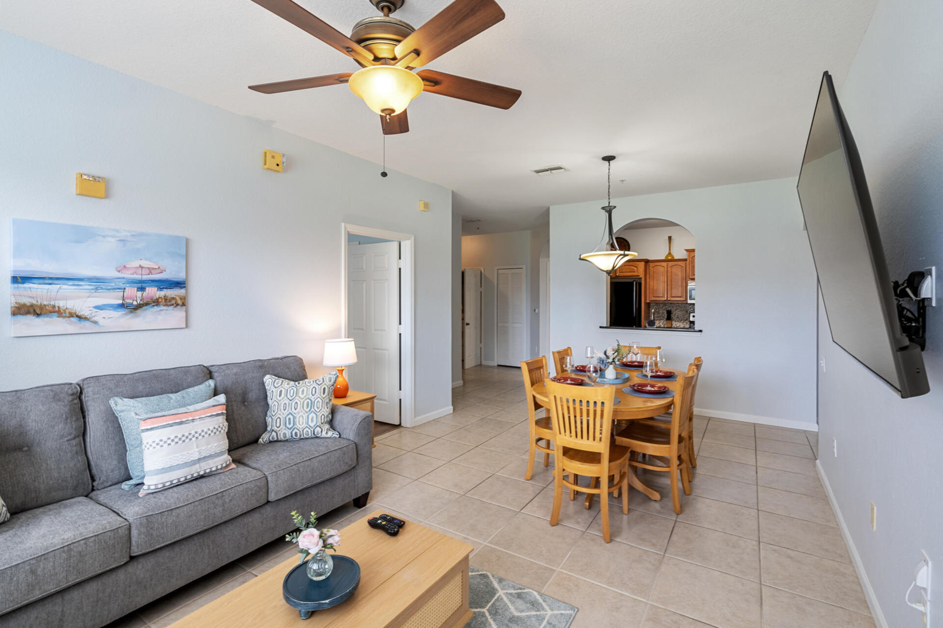 Living Room / Dining