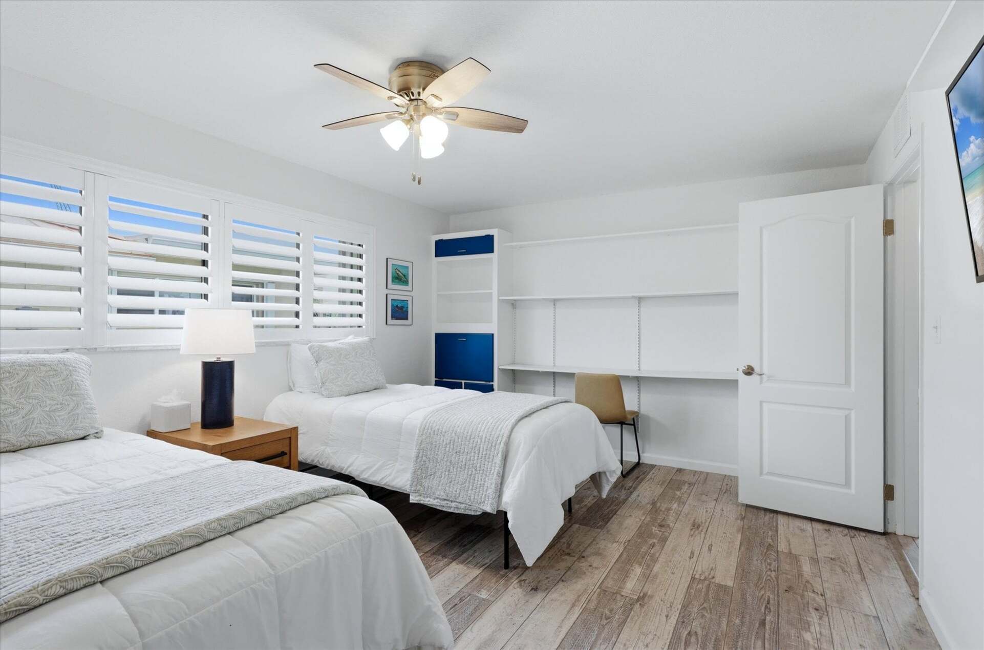 Bedroom 3 with two twin beds and 40-inch Smart TV