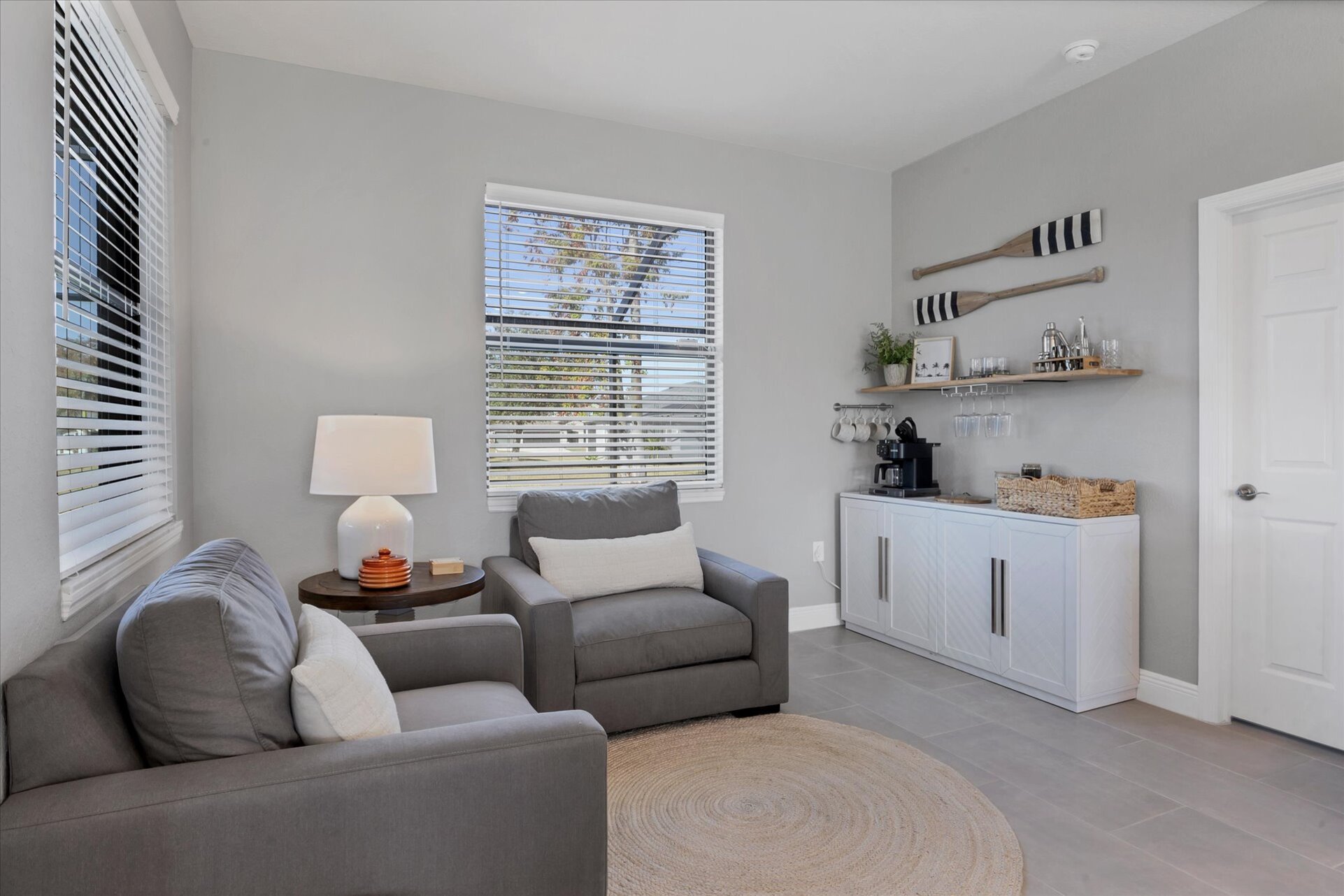 Kitchen nook / coffee bar area