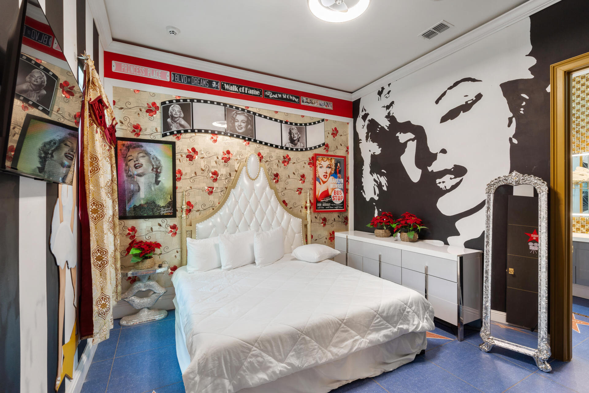 Marilyn Monroe King Suite Bedroom 7 Downstairs