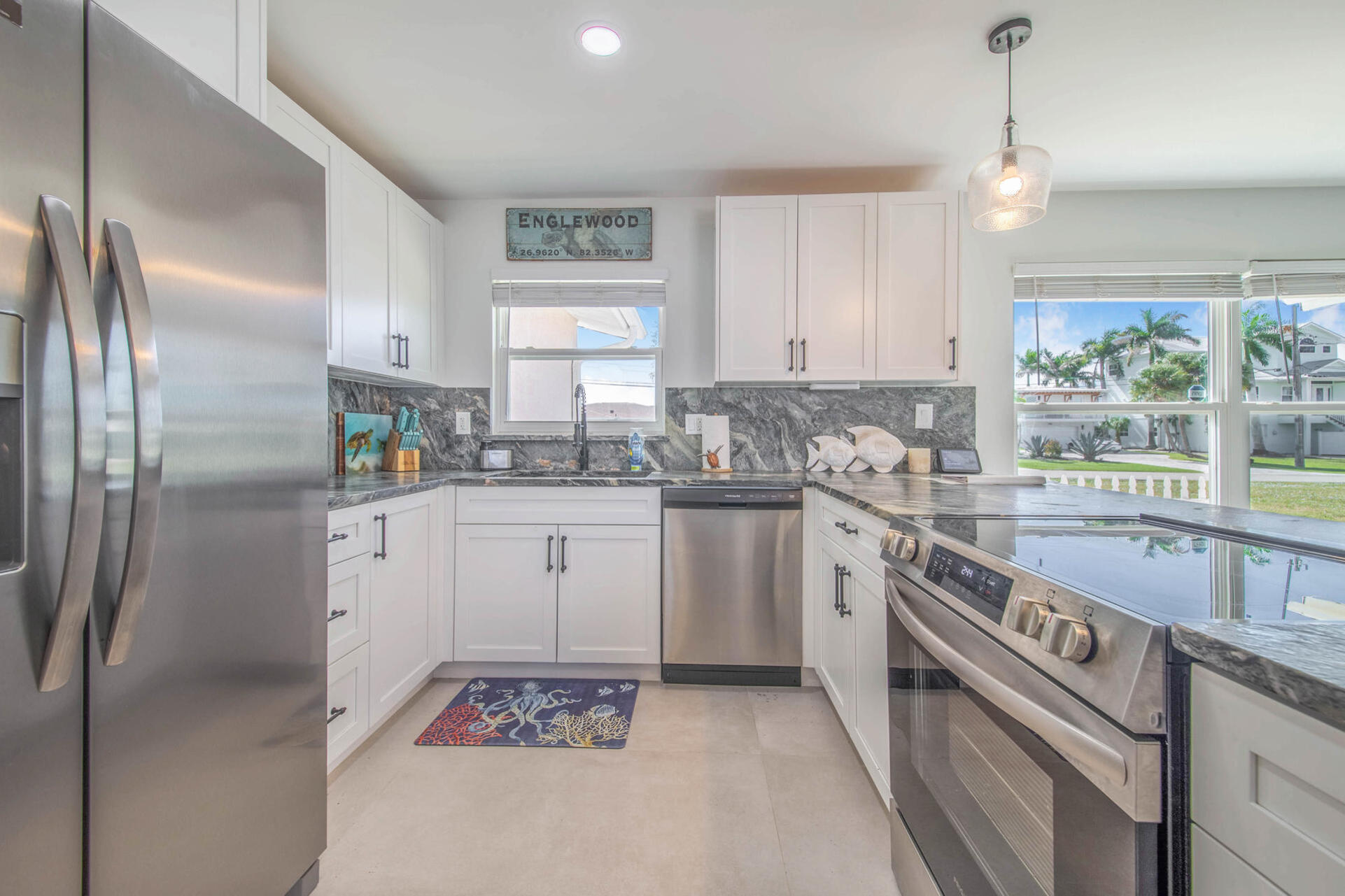 Bright, open, fully-equipped kitchen