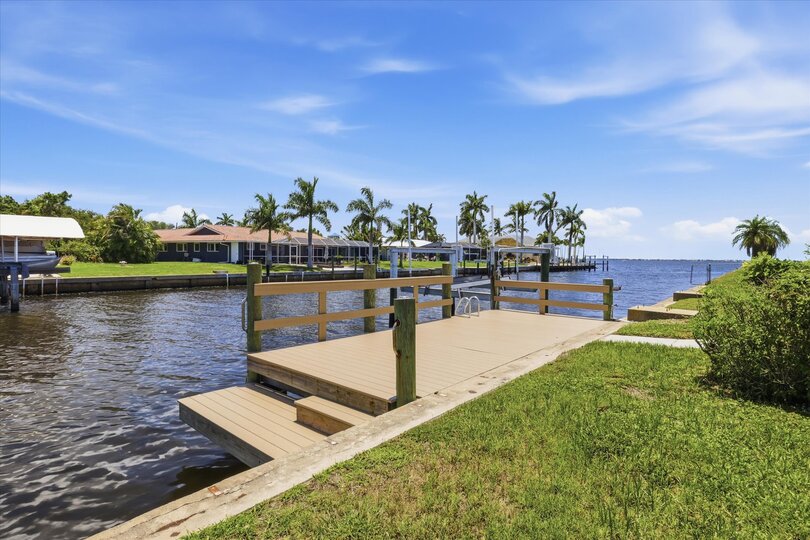 Dock size 27' x 10'