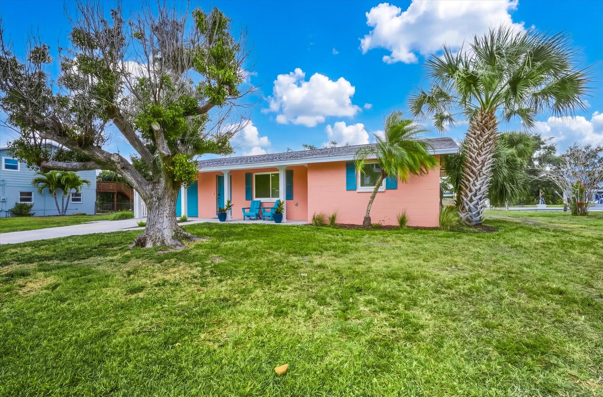 Newly renovated 2 bedroom, 2 bathroom waterfront home with private hot tub in Englewood, FL