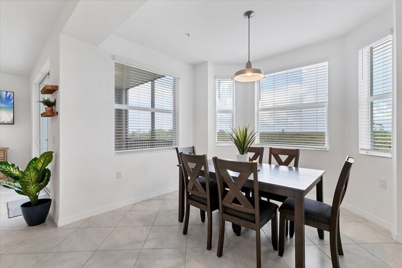 Dining table seats 6