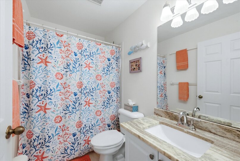 Guest bathroom with shower/tub combo