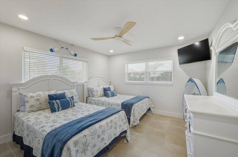 Bedroom 2 - Two full-size beds and 40-inch Smart TV