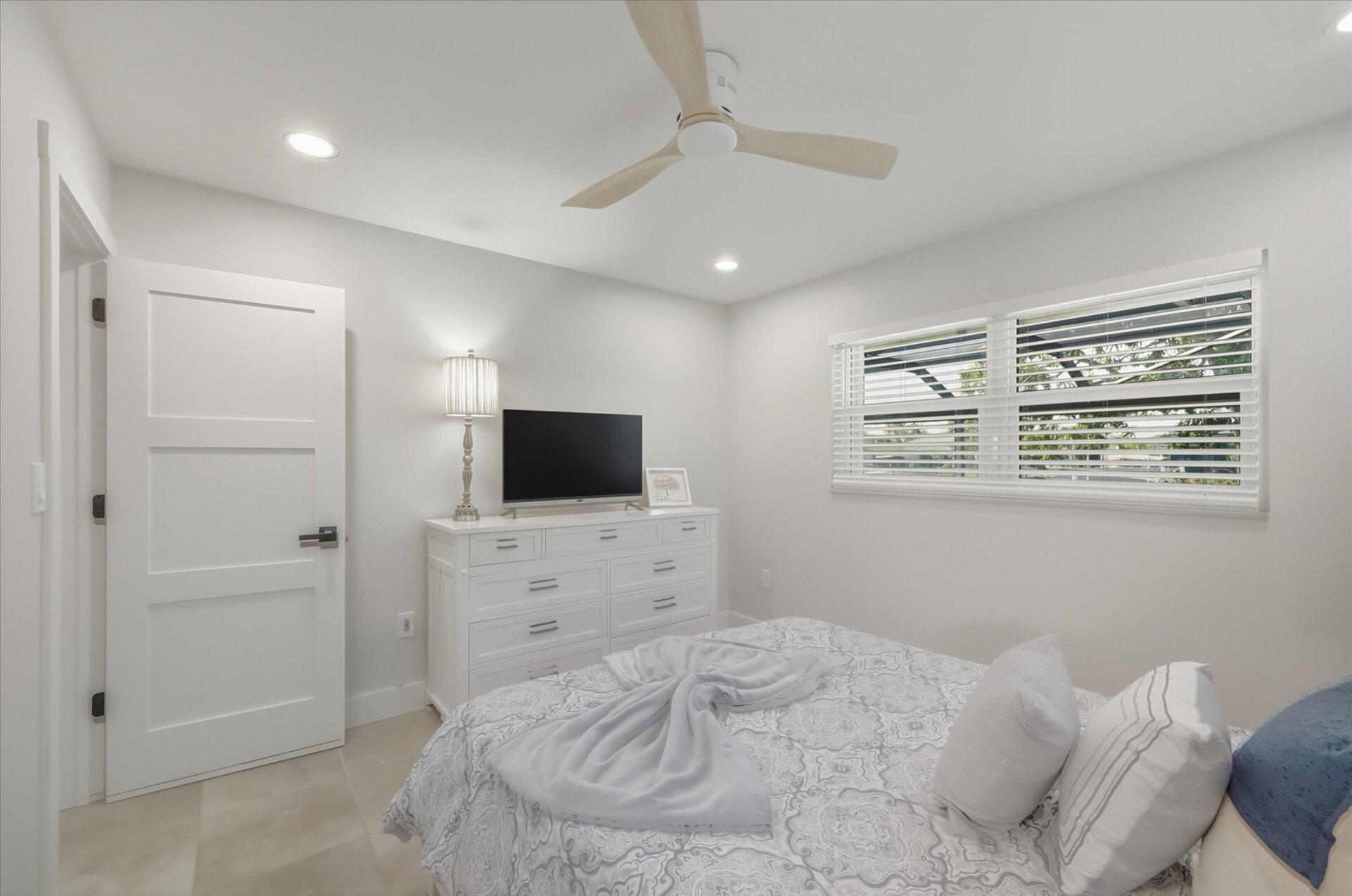 Bedroom 3 - One queen bed and 40-inch Smart TV
