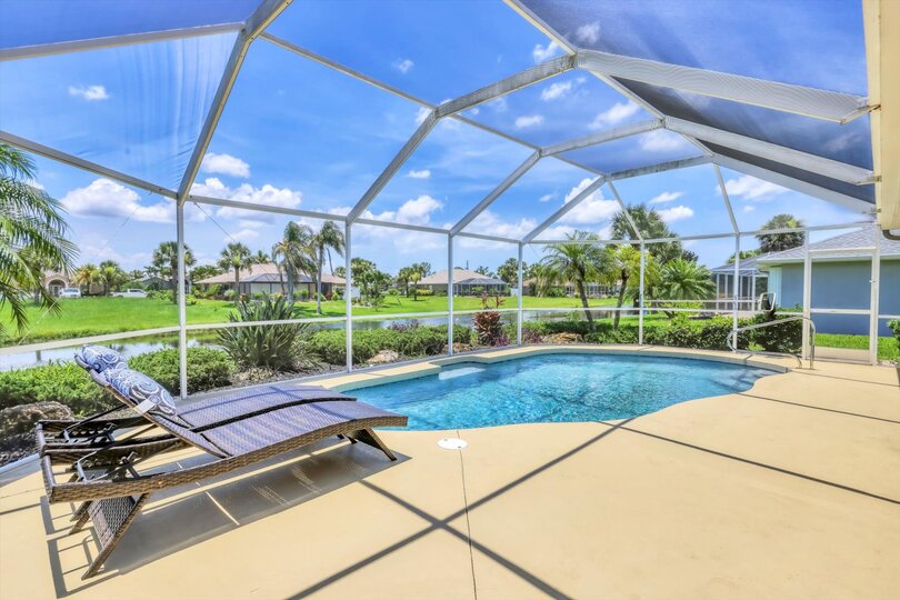 Beautiful 3 bedroom, 2 bathroom waterfront home with private pool in Rotonda West. (Solar Pool Heater)