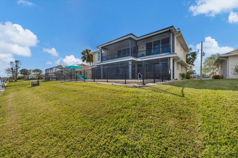 Beautiful 4 bedroom, 3 bathroom waterfront home with private pool in Port Charlotte