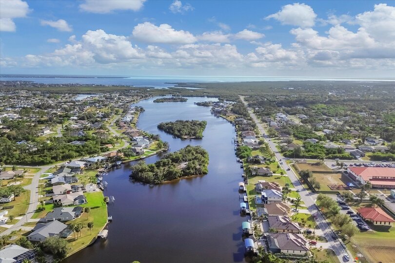 Beautiful Port Charlotte, FL (Boat lift not available)