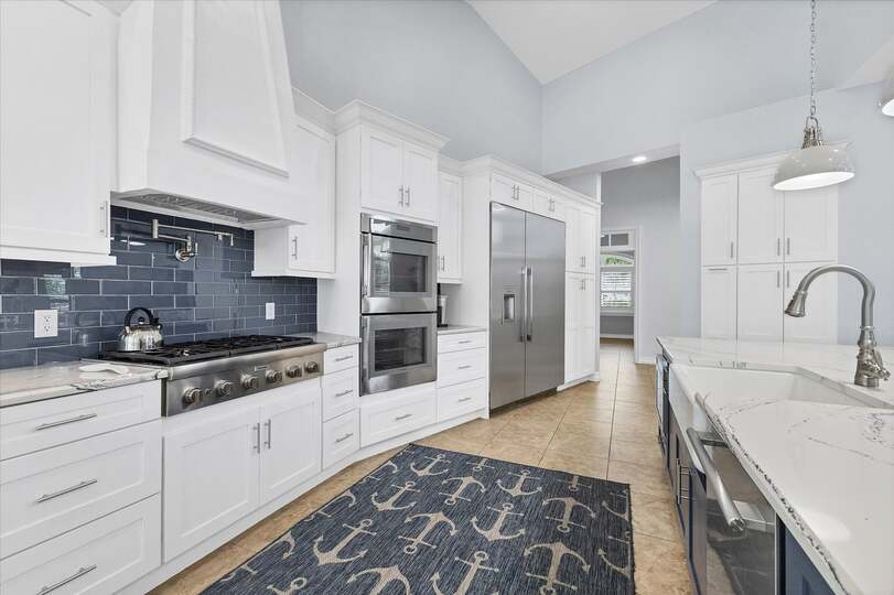 Gorgeous, fully-equipped kitchen features high-end stainless-steel appliances, and plenty of storage and counter top space