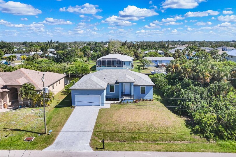 Brand new 4bedroom, 2 bathroom private pool waterfront home in Punta Gorda, FL