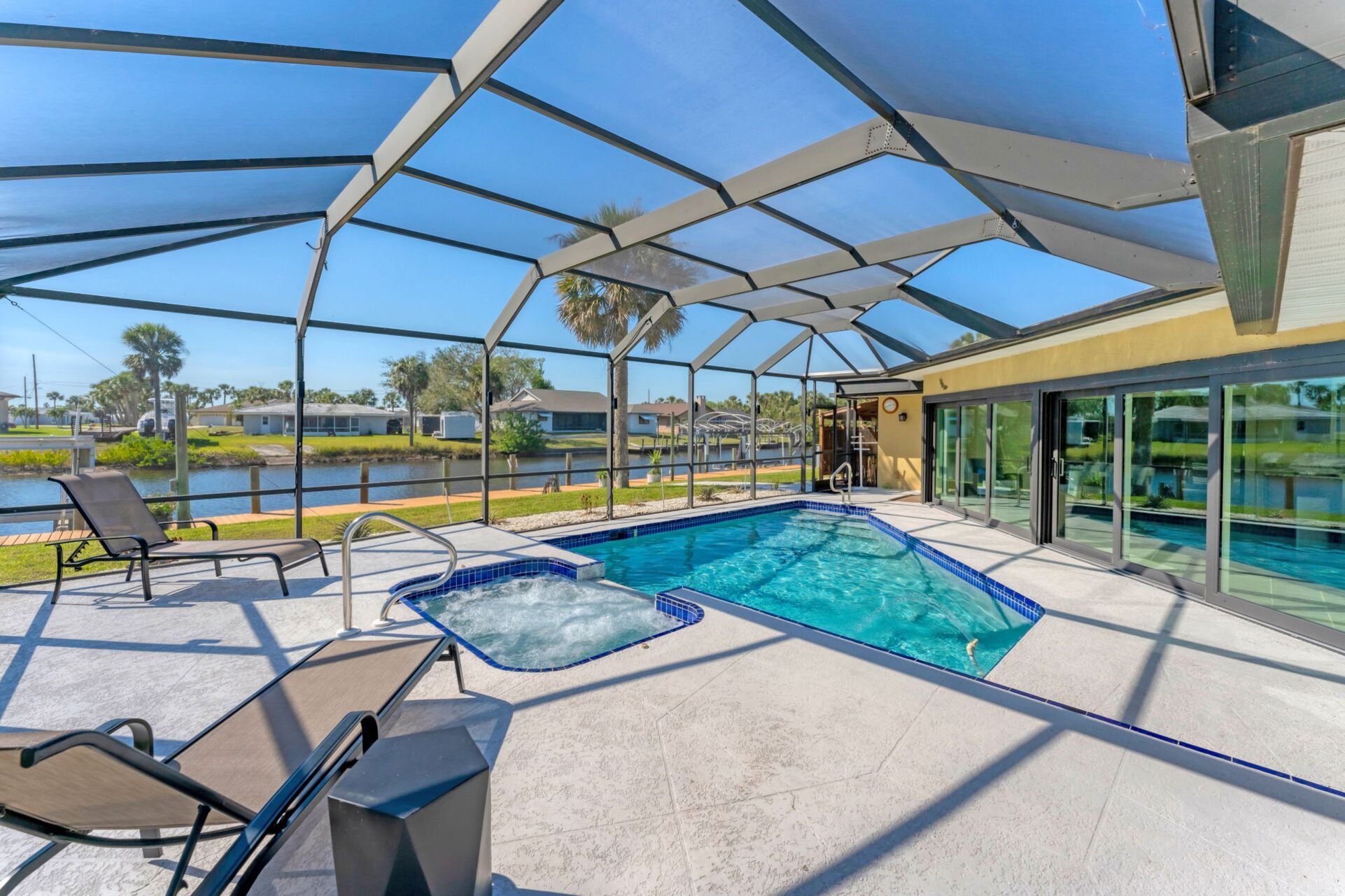 Sparkling pool overlooking the Canal 20' x 7' x 5.5'D