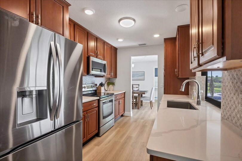 Bright, fully-equipped kitchen