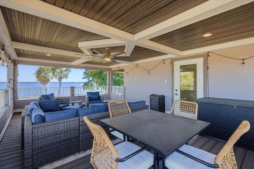 Fantastic balcony area overlooking the Peace River