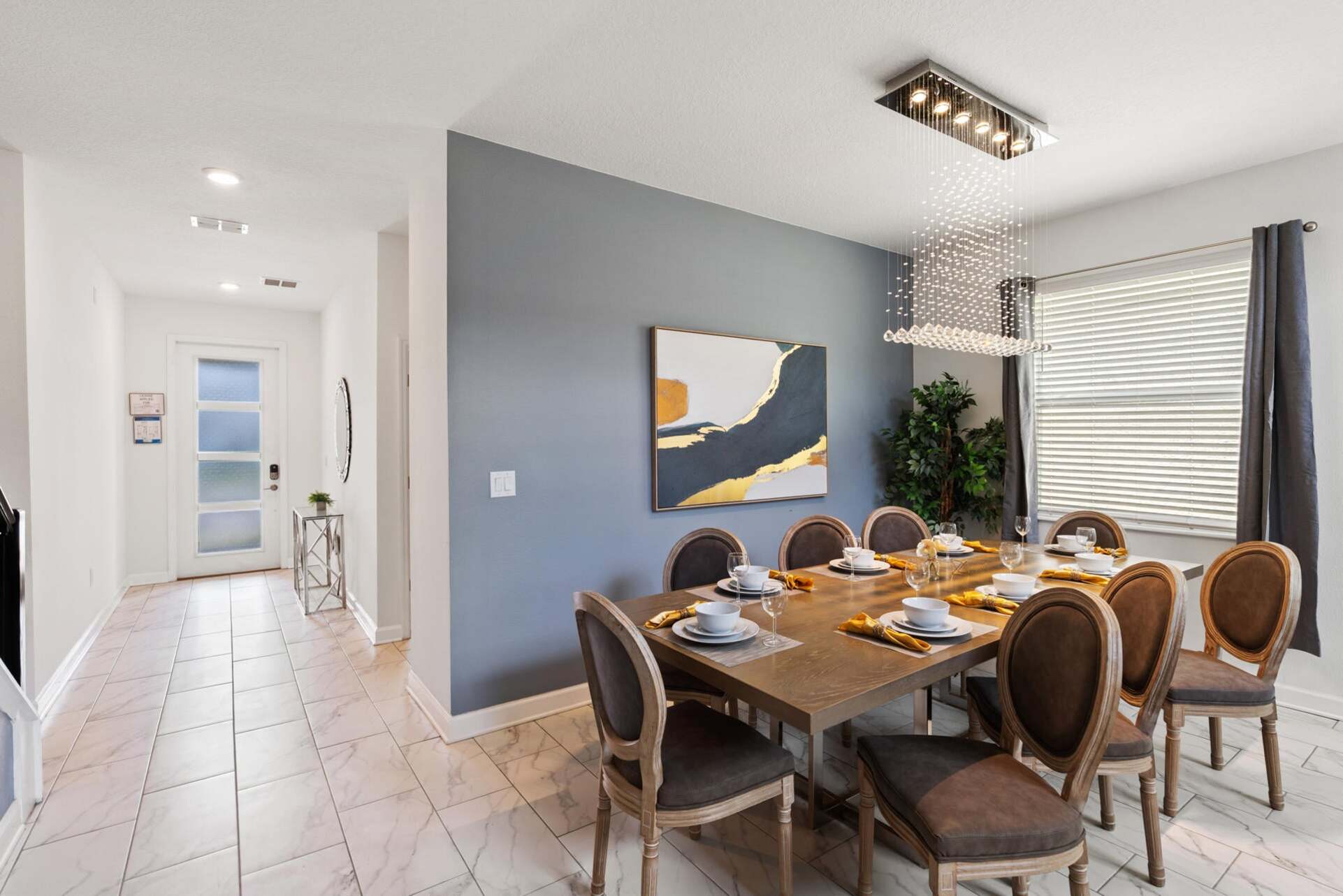 Dining/Entrance Hall