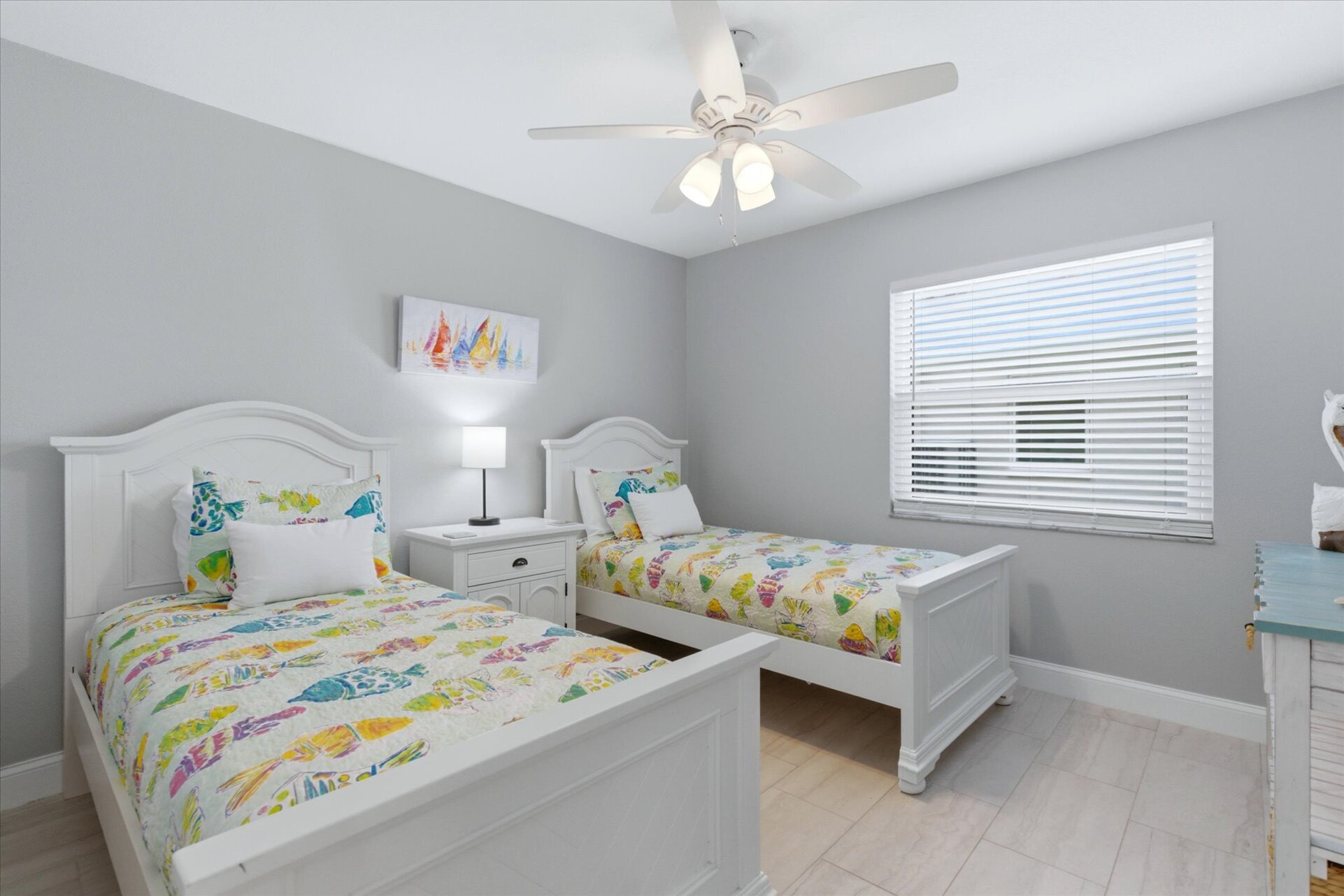 Bedroom 2 with two twin beds