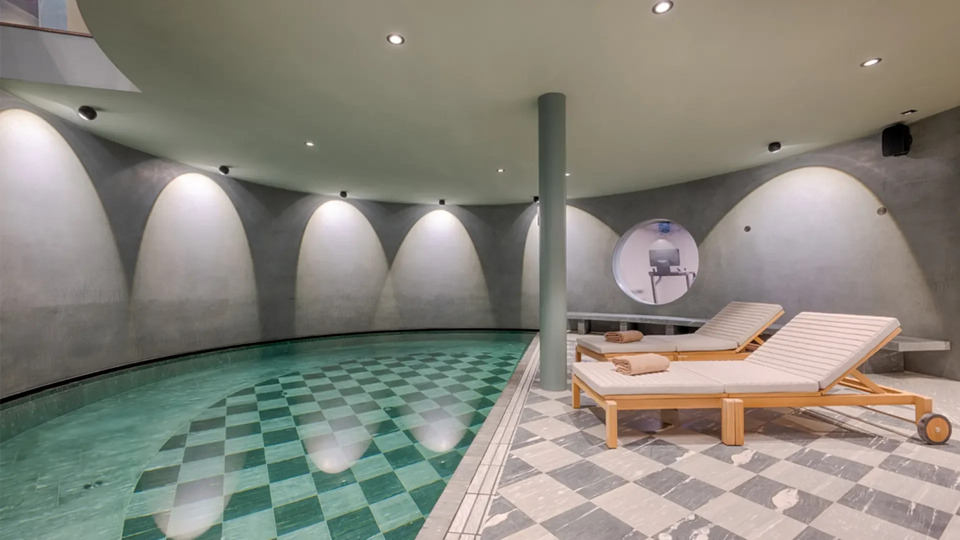 Elegant Mountain Lodge with Private Lift Access